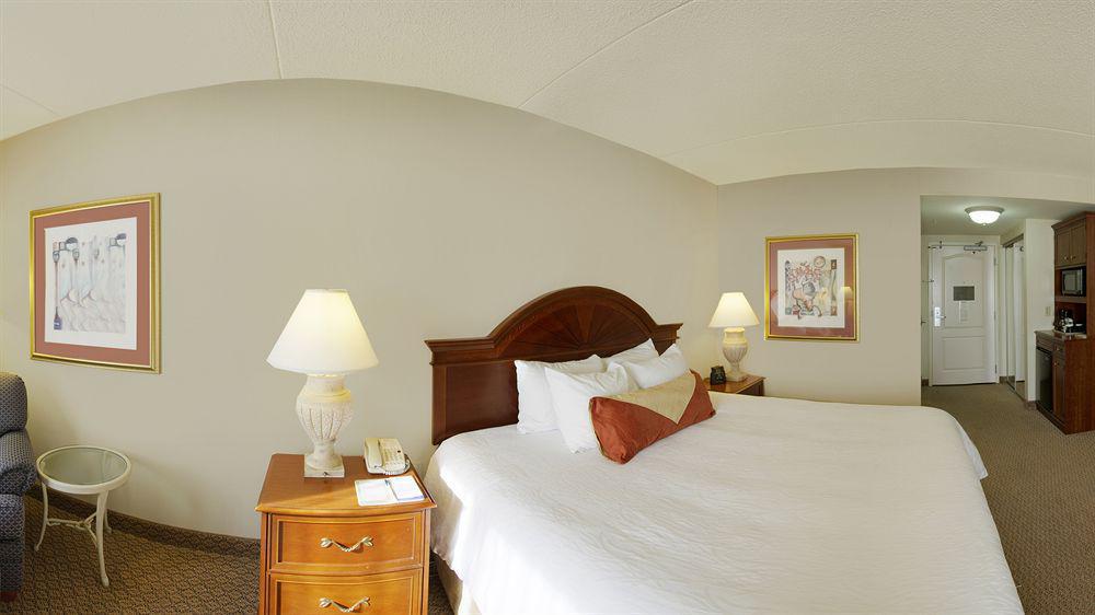 Hilton Garden Inn Auburn Riverwatch Exteriör bild