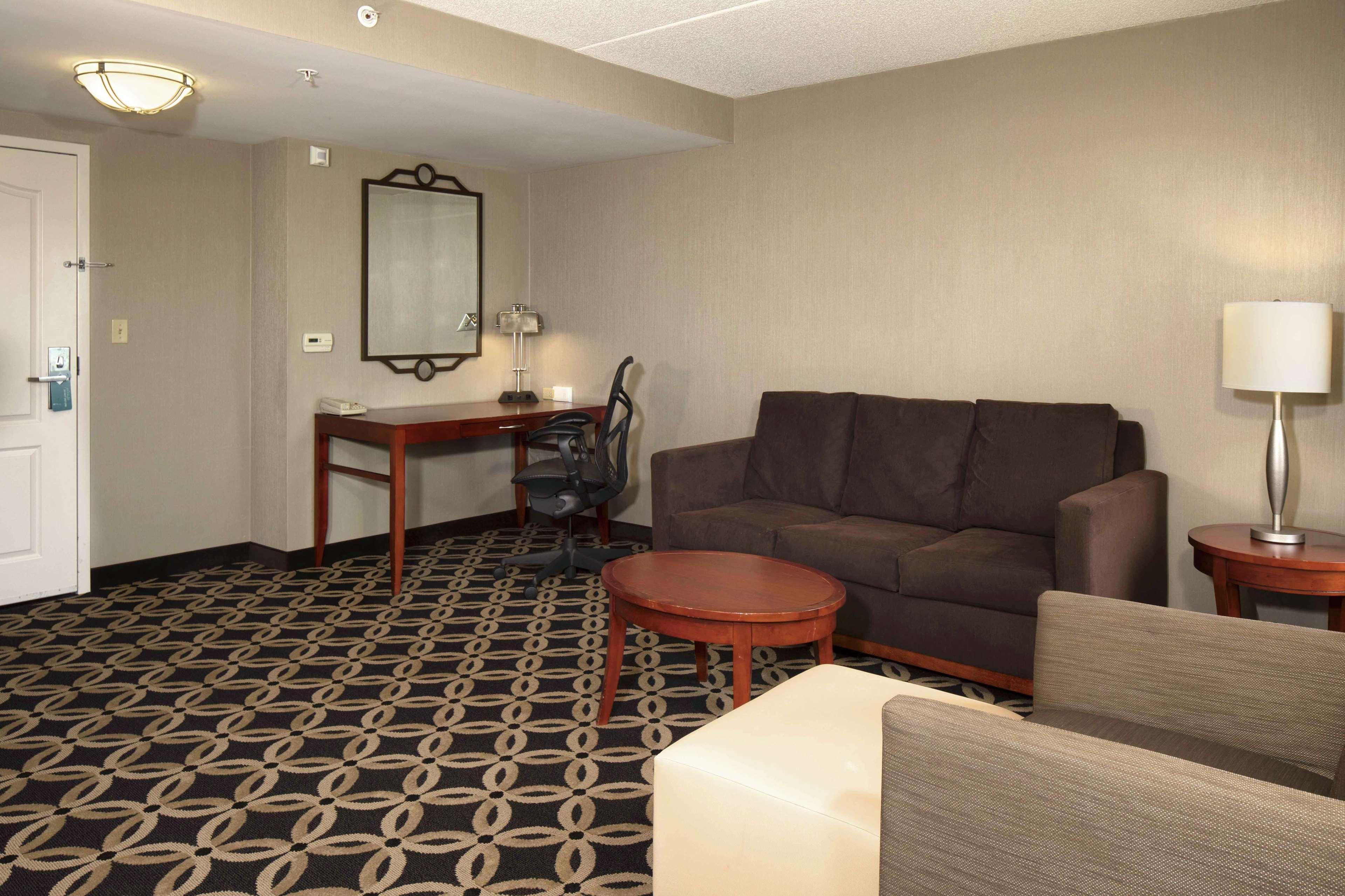 Hilton Garden Inn Auburn Riverwatch Exteriör bild