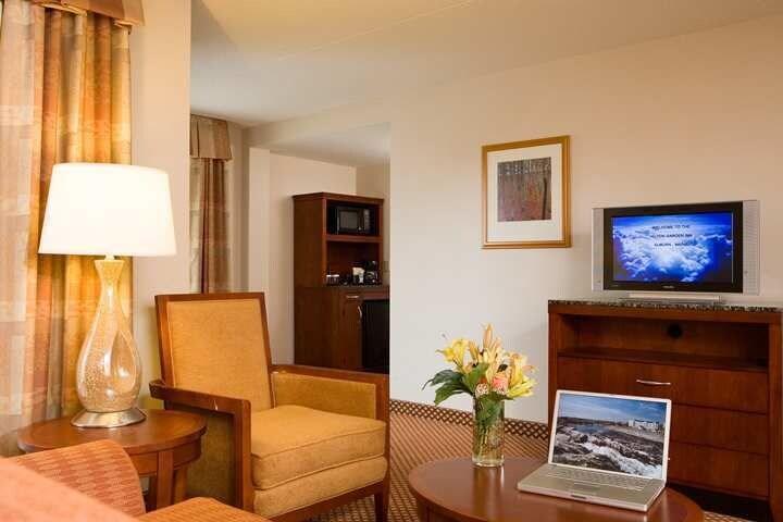 Hilton Garden Inn Auburn Riverwatch Exteriör bild