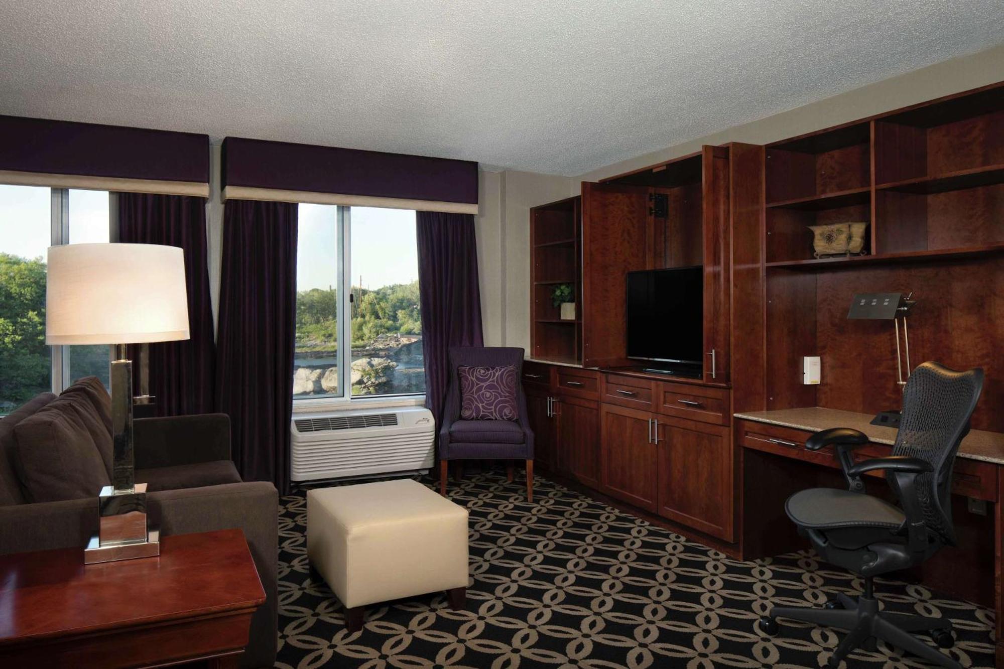 Hilton Garden Inn Auburn Riverwatch Exteriör bild