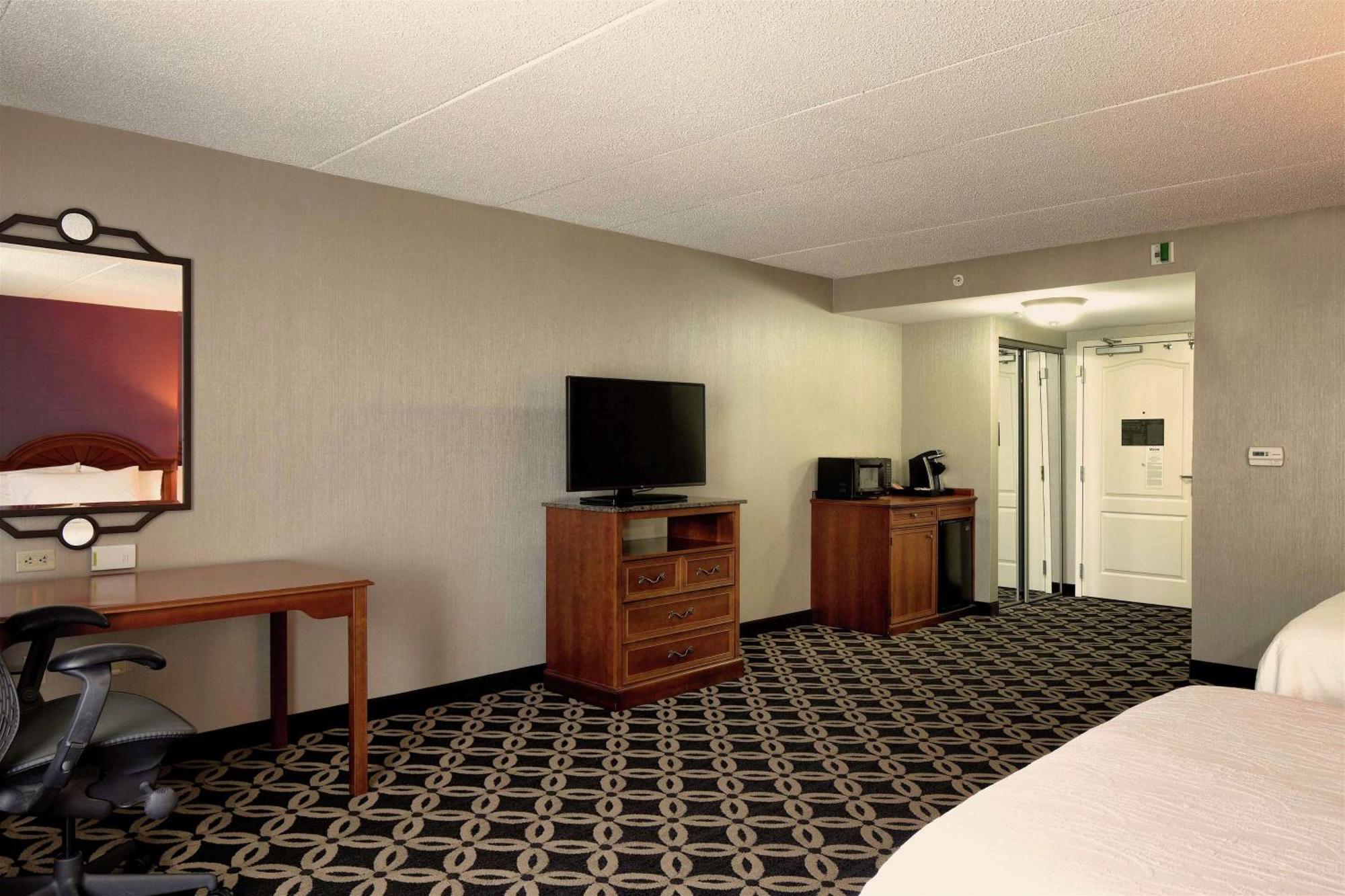 Hilton Garden Inn Auburn Riverwatch Exteriör bild